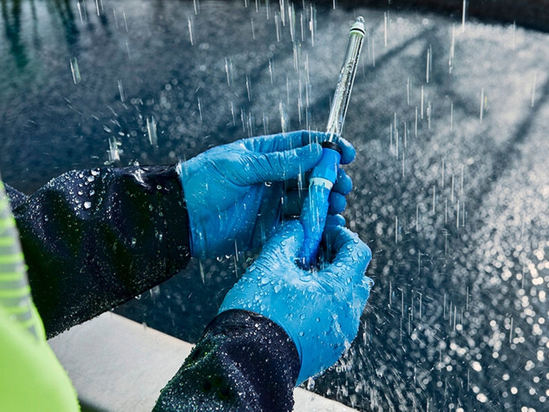 Memosens sensors are moisture resistant. They could even be plugged in under water.